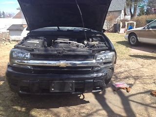 05 chevy trailblazer ls motor transmission (possible broken frame flatbed only)