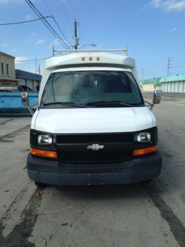 2004 chevrolet express 3500 base cutaway van 2-door 6.0l