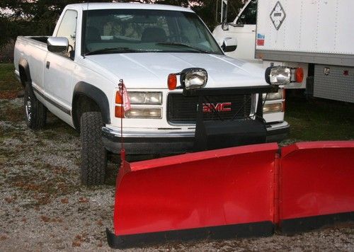 1997 gmc 2500 4x4 with boss 8.2 v  snow plow   make me  offer.