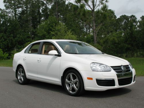 2009 volkswagen jetta tdi  4-door 2.0l real low low miles