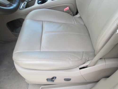 11 GOLD 3.6L V6 LEATHER NAVIGATION DVD MILES:27K SUNROOF 3RD ROW MINIVAN, image 9