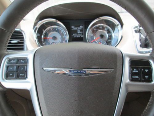 11 GOLD 3.6L V6 LEATHER NAVIGATION DVD MILES:27K SUNROOF 3RD ROW MINIVAN, image 29
