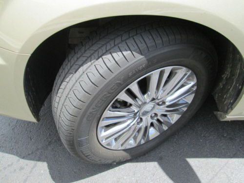 11 GOLD 3.6L V6 LEATHER NAVIGATION DVD MILES:27K SUNROOF 3RD ROW MINIVAN, image 30