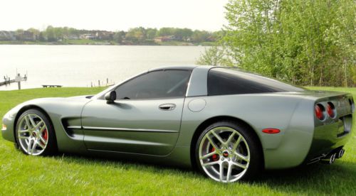2004 Chevrolet Corvette Base Coupe 2-Door 5.7L, image 2