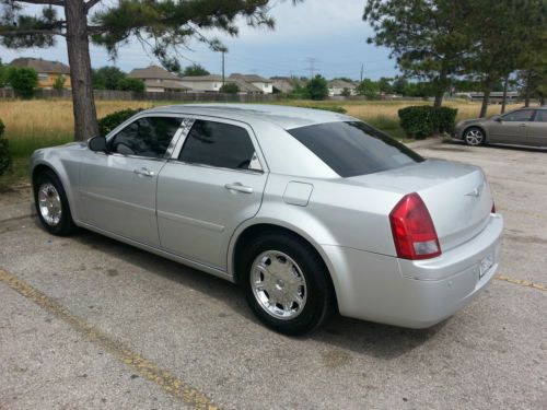 2005 chrysler 300 limited sedan 4-door 3.5l