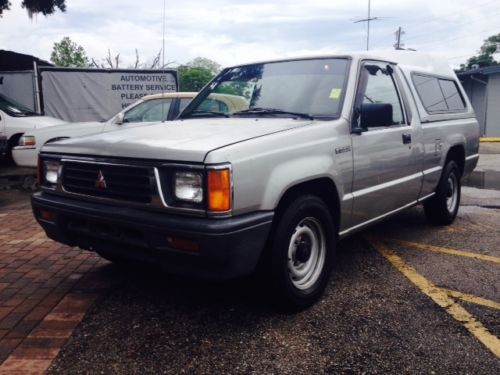 1993 mitsubishi mighty max base standard cab pickup 2-door 2.4l