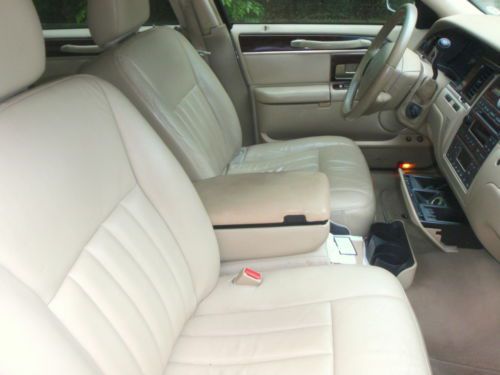 LINCOLN SIGNATURE TOWN CAR LIKE NEW, image 5