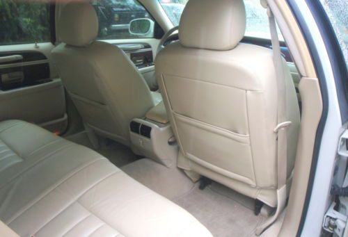 LINCOLN SIGNATURE TOWN CAR LIKE NEW, image 6