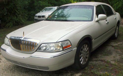 LINCOLN SIGNATURE TOWN CAR LIKE NEW, image 7