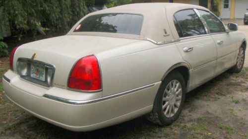 LINCOLN SIGNATURE TOWN CAR LIKE NEW, image 8