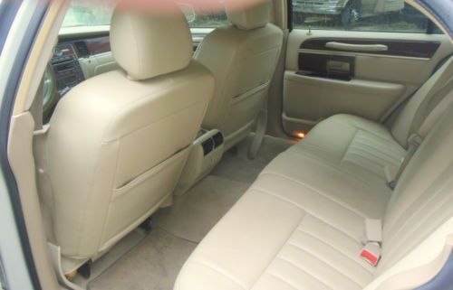 LINCOLN SIGNATURE TOWN CAR LIKE NEW, image 11