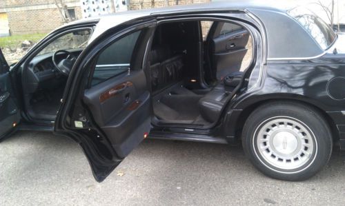 2000 Lincoln Towncar  Custom Limo By LCW, image 2