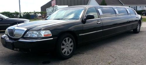 Lincoln town car 10 passenger superstretch limo