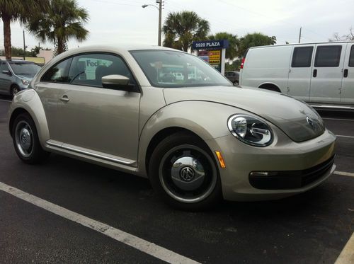 2012 volkswagen beetle 2dr cpe auto 2.5l