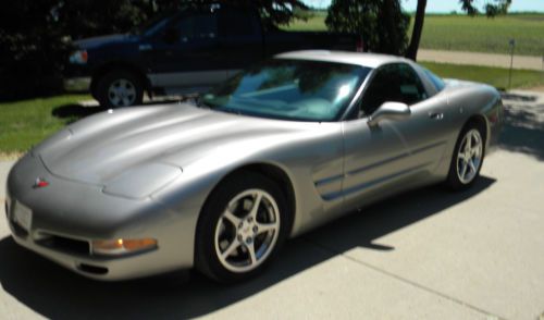 2000 chevrolet corvette 2-door 5.7l dual roof panels, z51 sport pkg no reserve