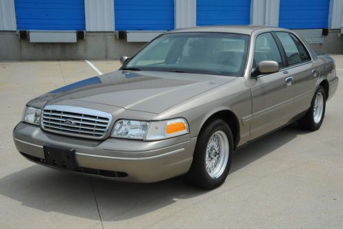 Crown vic / only 29k miles / leather seats / pristine cond / 2 owner / michelins