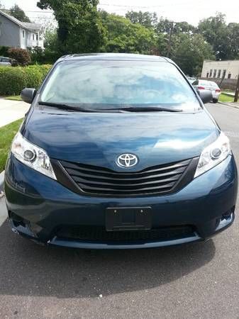 2011-toyota-sienna-le-v6-7-pass-55k-miles-clean title