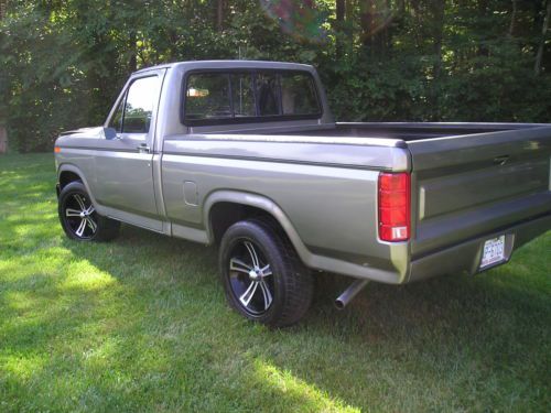 1983 ford f-100 xlt lariat standard cab pickup 2-door 5.0l