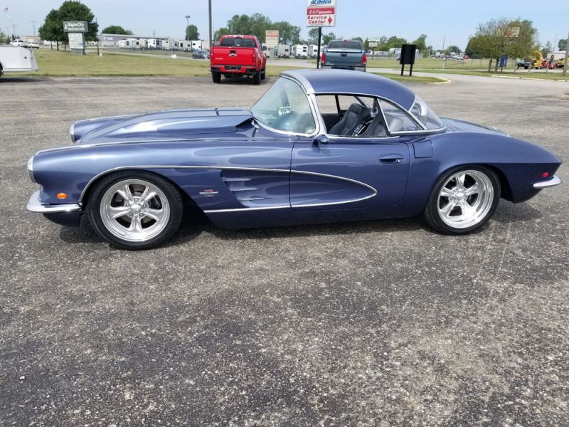 1961 chevrolet corvette