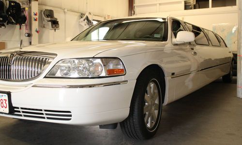 2004 lincoln town car executive limousine 4-door 4.6l