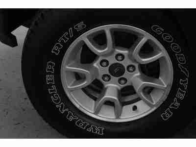 Sport Truck 4.0L CD 4X4 6 cylinder  w/MP3/SAT Low miles topper linex Certified, image 12