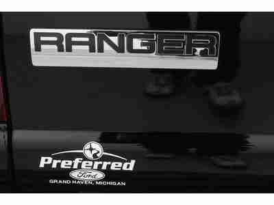 Sport Truck 4.0L CD 4X4 6 cylinder  w/MP3/SAT Low miles topper linex Certified, image 17