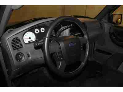 Sport Truck 4.0L CD 4X4 6 cylinder  w/MP3/SAT Low miles topper linex Certified, image 21