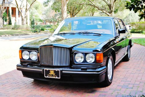 Absolutly beautiful just 35,915 miles 1993 bentley brooklands sedan mint classic