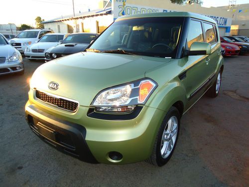 **no reserve** 2011 kia soul + **1 owner arizona carfax** 18k miles! warranty!