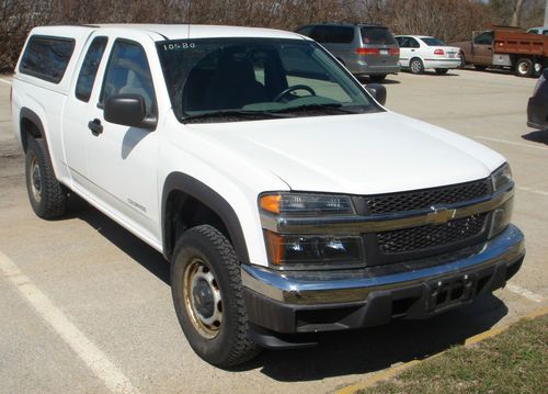 2004 chevrolet colorado extended cab w/ truck bed cap