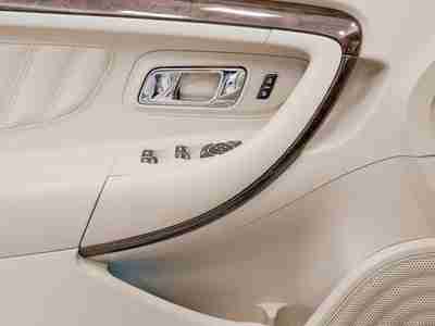 Limited 3.5L Front Wheel Drive 6 Cylinder 19