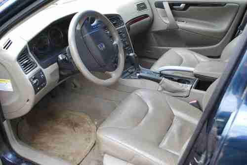 2004 Volvo XC70 Base Wagon 4-Door 2.5L turbo, image 2