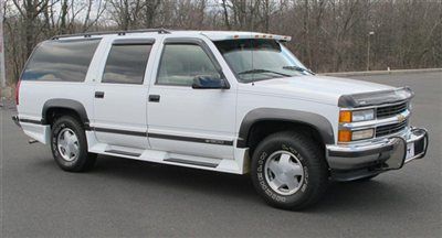 Lt 96 chevy 1500 leather 4 wheel drive third row low miles 4 dr