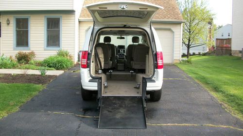 2010 chrysler town &amp; country lx rear loading wheelchair handicap mobilty van