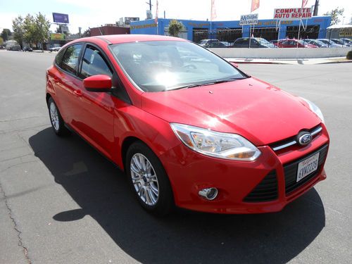 2012 ford focus se hatchback 4-door 2.0l