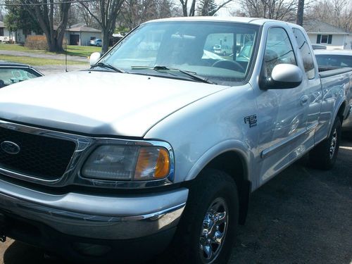 2003 ford f-150 ext cab super 4-doors triton v8 4x4 flood salvage runs &amp; drives