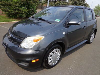 Nice 2006 scion (made by toyota) auto 4 cyl clean carfax runs great no reserve