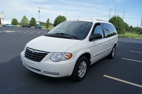 No reserve 2007 chrysler town&amp;country touring stow-n-go seats,power sliding door