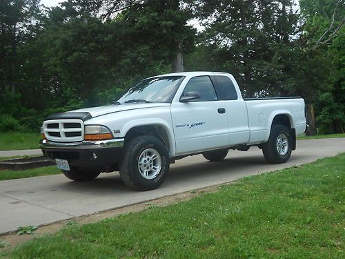 2000 dodge dakota sport extended cab pickup 2-door 3.9l