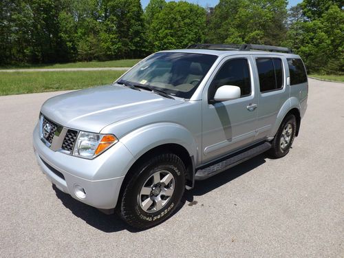 Super clean 2006 nissan pathfider se  4x4  low miles  factory moonroof