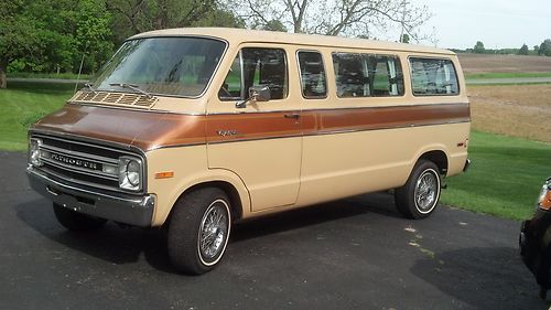 1977 plymouth voyager sport van - vintage