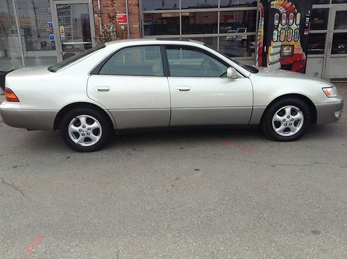 Automatic, leather,sunroof, 57k orignal miles, mint condition.  1999 model