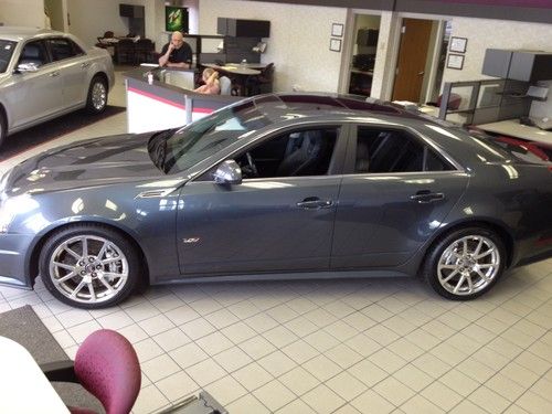 2010 cadillac cts v sedan 4-door 6.2l