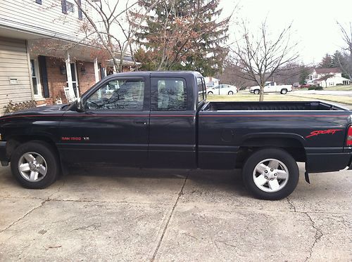 1996 dodge ram 1500 sport extended cab pickup 2-door 5.9l