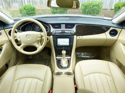Showroom condition 2006 mercedes benz cls-500 4 door sedan/coupe