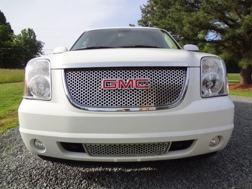 2007 gmc denali xl awd-quad seats-tv/dvd-carfax guarantee-low reserve