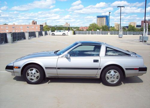 1985 Nissan 300zx 5-speed Silver Coupe with T-Tops, image 2