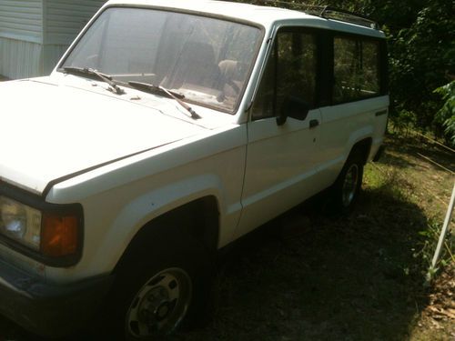 1987 Isuzu Trooper II LS Sport Utility 2-Door 2.3L, image 3
