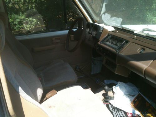 1987 Isuzu Trooper II LS Sport Utility 2-Door 2.3L, image 5