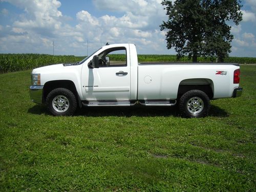 2007 silverado 2500 4wd lt1 regular cab..... only 41515 miles